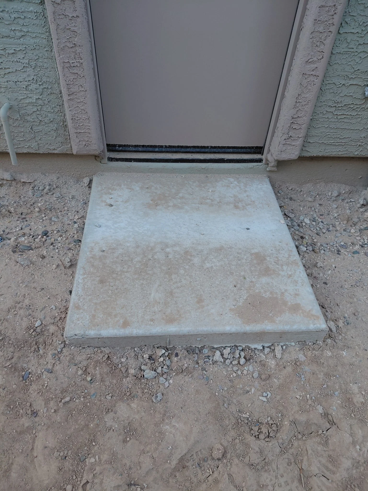 Professional dump trailer hauling for debris, dirt, rock & construction waste in Phoenix AZ. Fast, reliable & insured service.