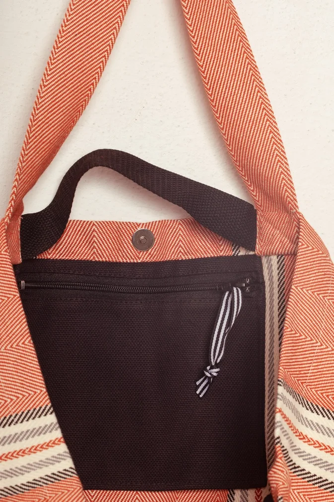 Maxi Shopper Bag in Burgundy Clay Twill 7.webp