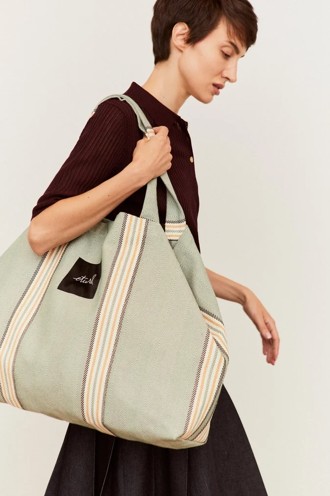 Maxi Shopper Bag in Green Burgos Twill.webp