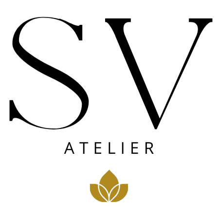 Símbolo dourado de un loto o flor de loto, con un diseño estilizado y líneas elegantes.