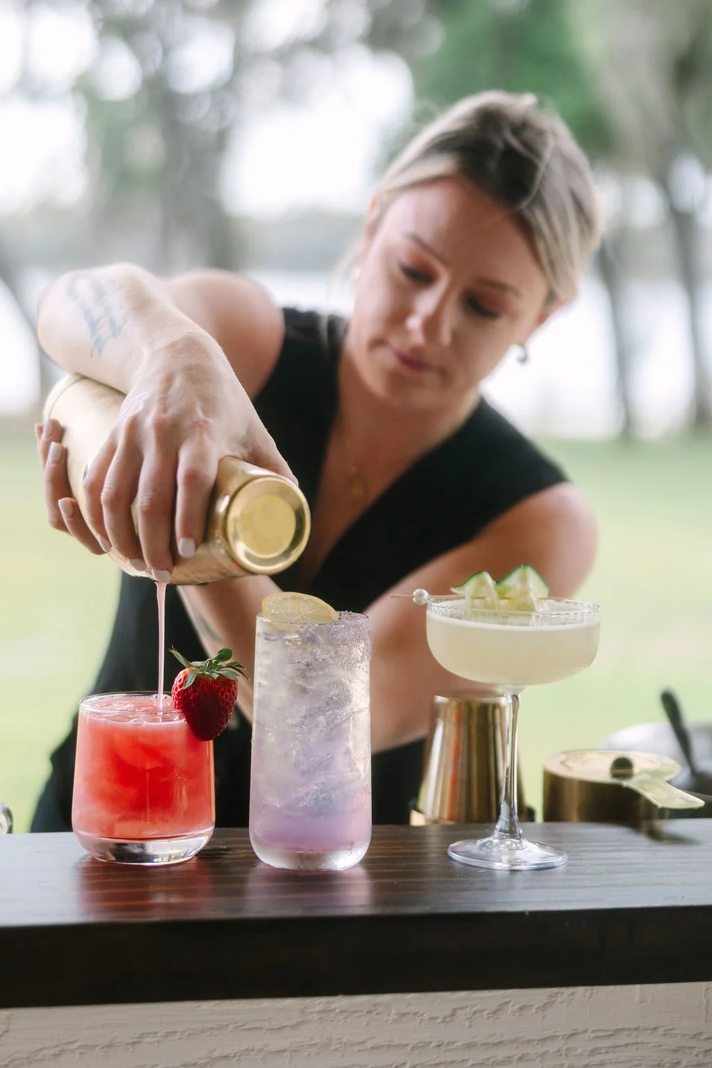 Jacksonville-wedding-mobile-bar-crafting-cocktails