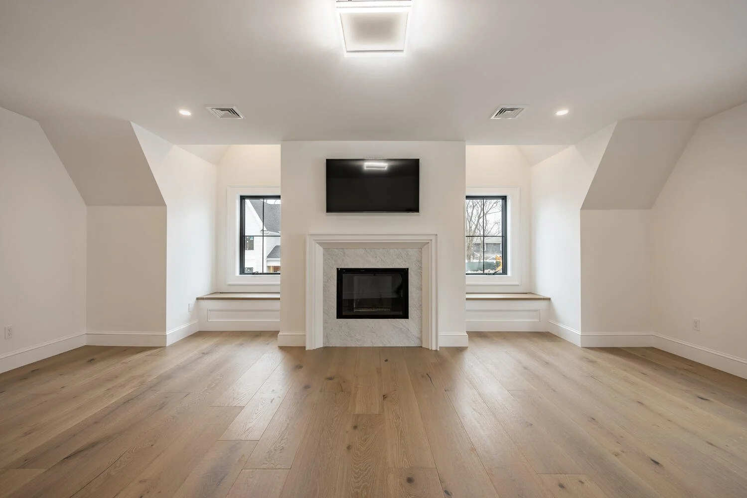 Pne Gdns Wy Milton MA 02186-large-031-022-Bedroom2-1500x1000-72dpi.jpeg