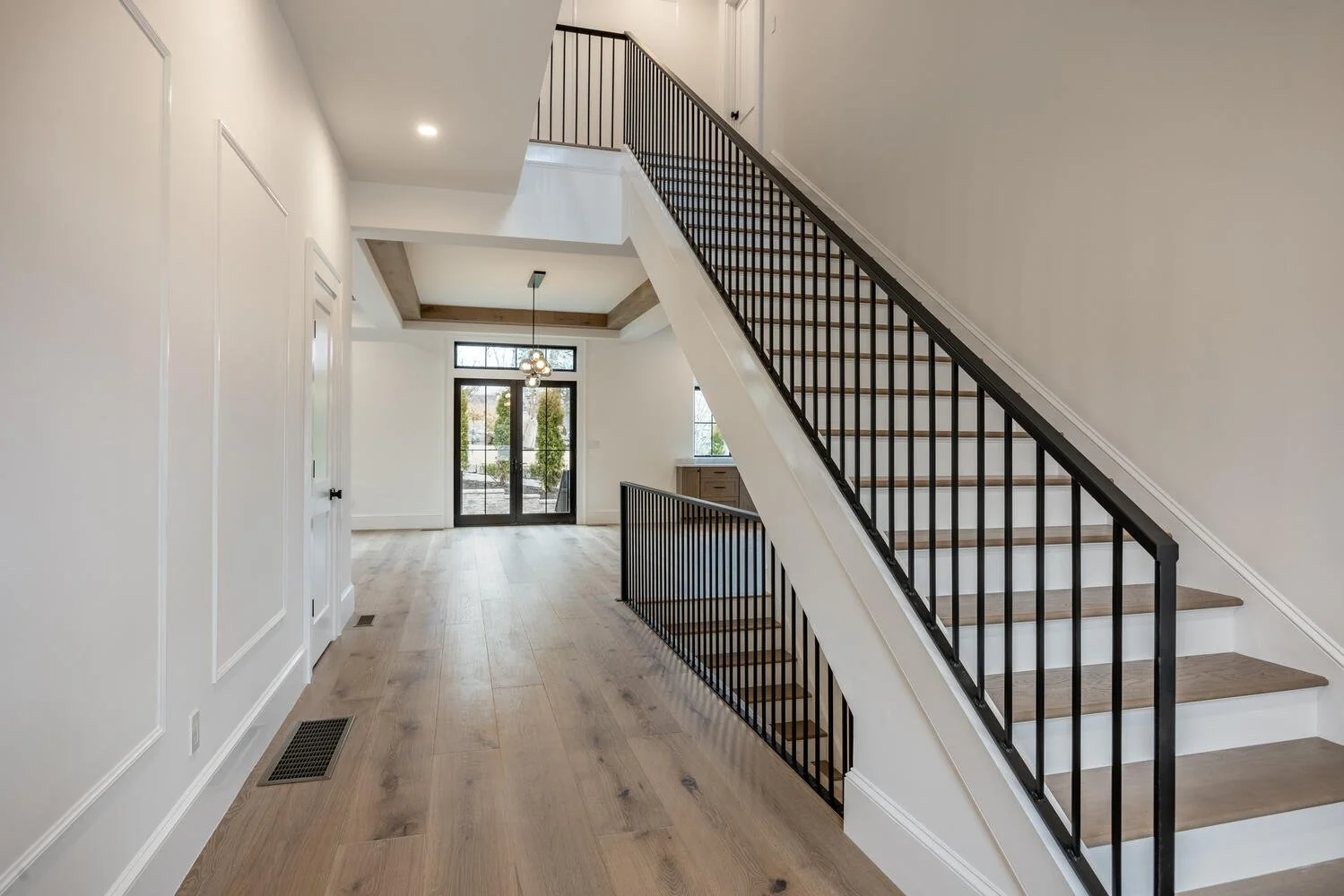 Pne Gdns Wy Milton MA 02186-large-008-009-Hall1-1500x1000-72dpi.jpeg