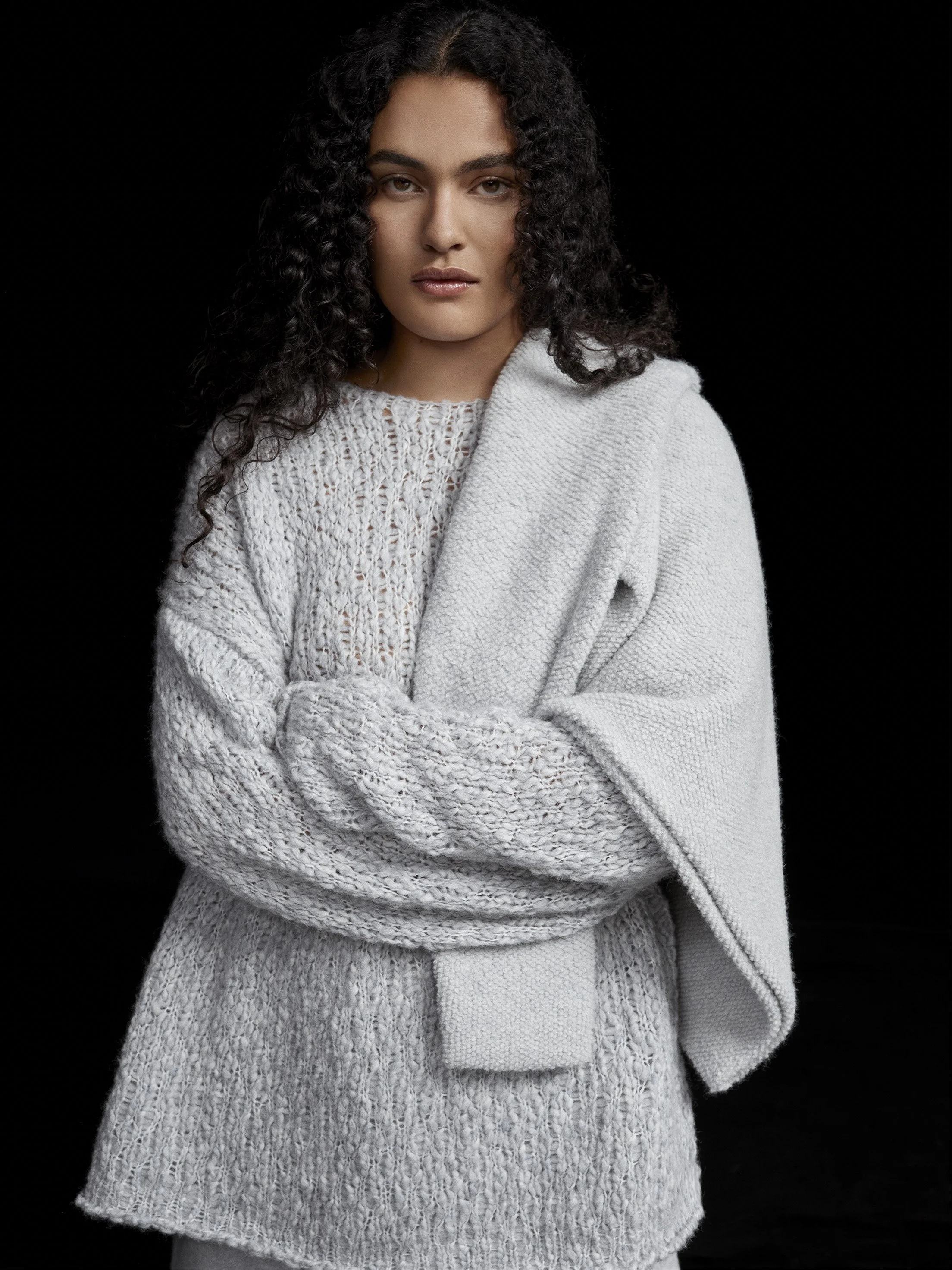 R195_THO_LOOK22_240925-26_ARITZIA_W24-HOLIDAY_LMT_069_FNL.jpg
