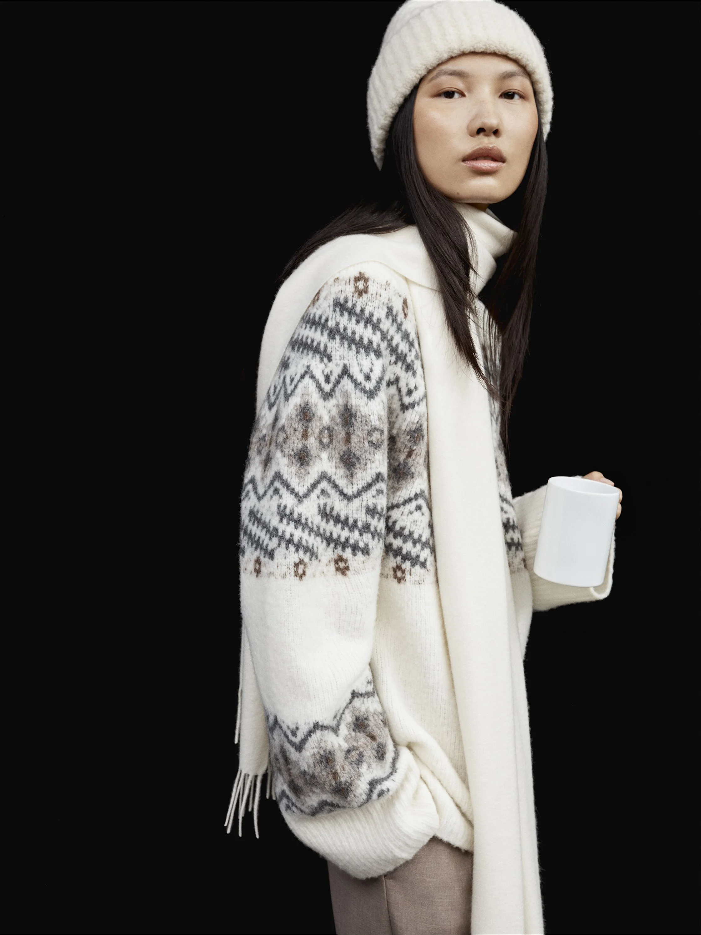 R195_THO_LOOK1_240925-26_ARITZIA_W24-HOLIDAY_LMT_062_FNL.jpg