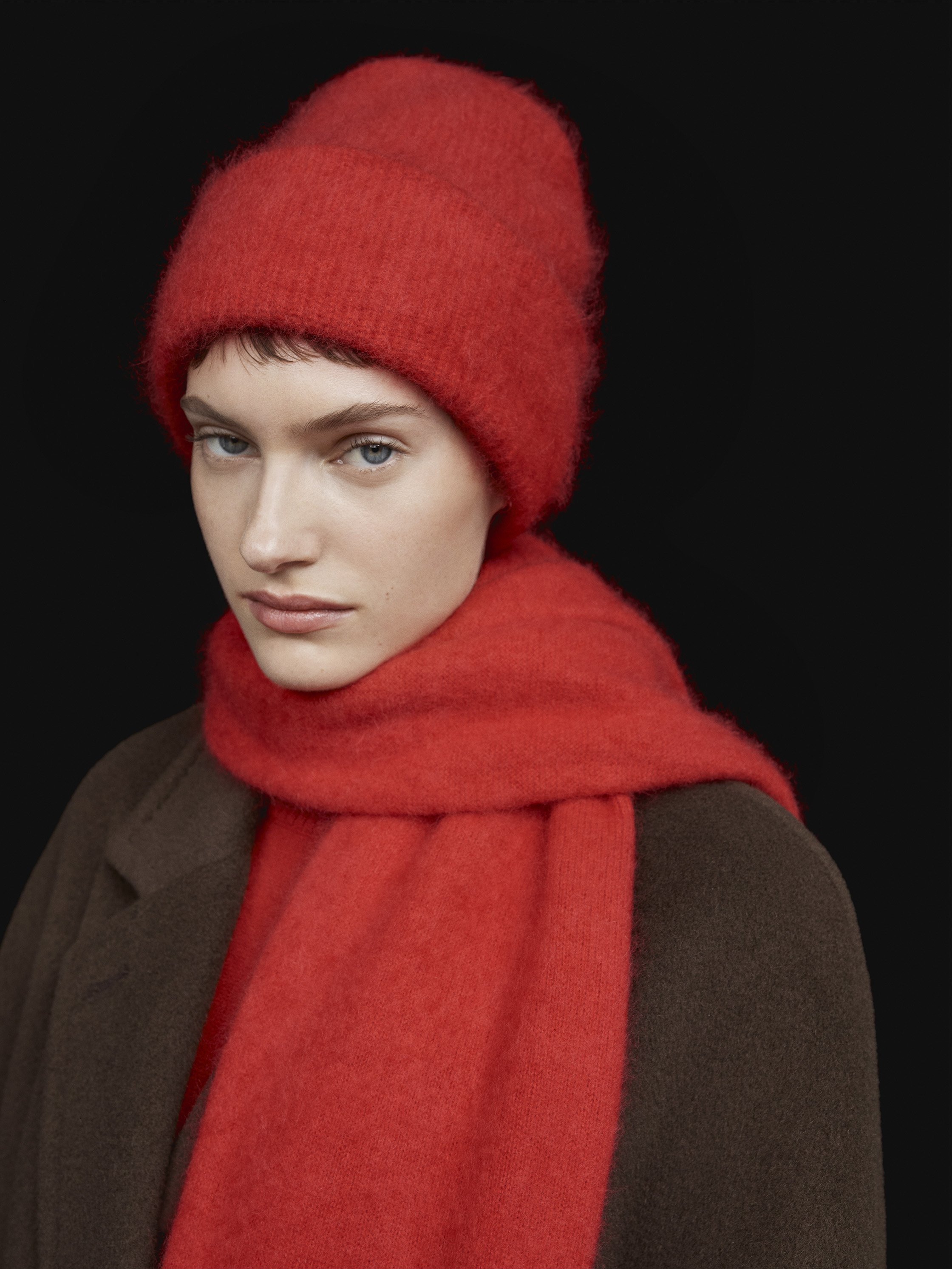 R195_THO_LOOK5_240925-26_ARITZIA_W24-HOLIDAY_LMT_027_FNL.jpg