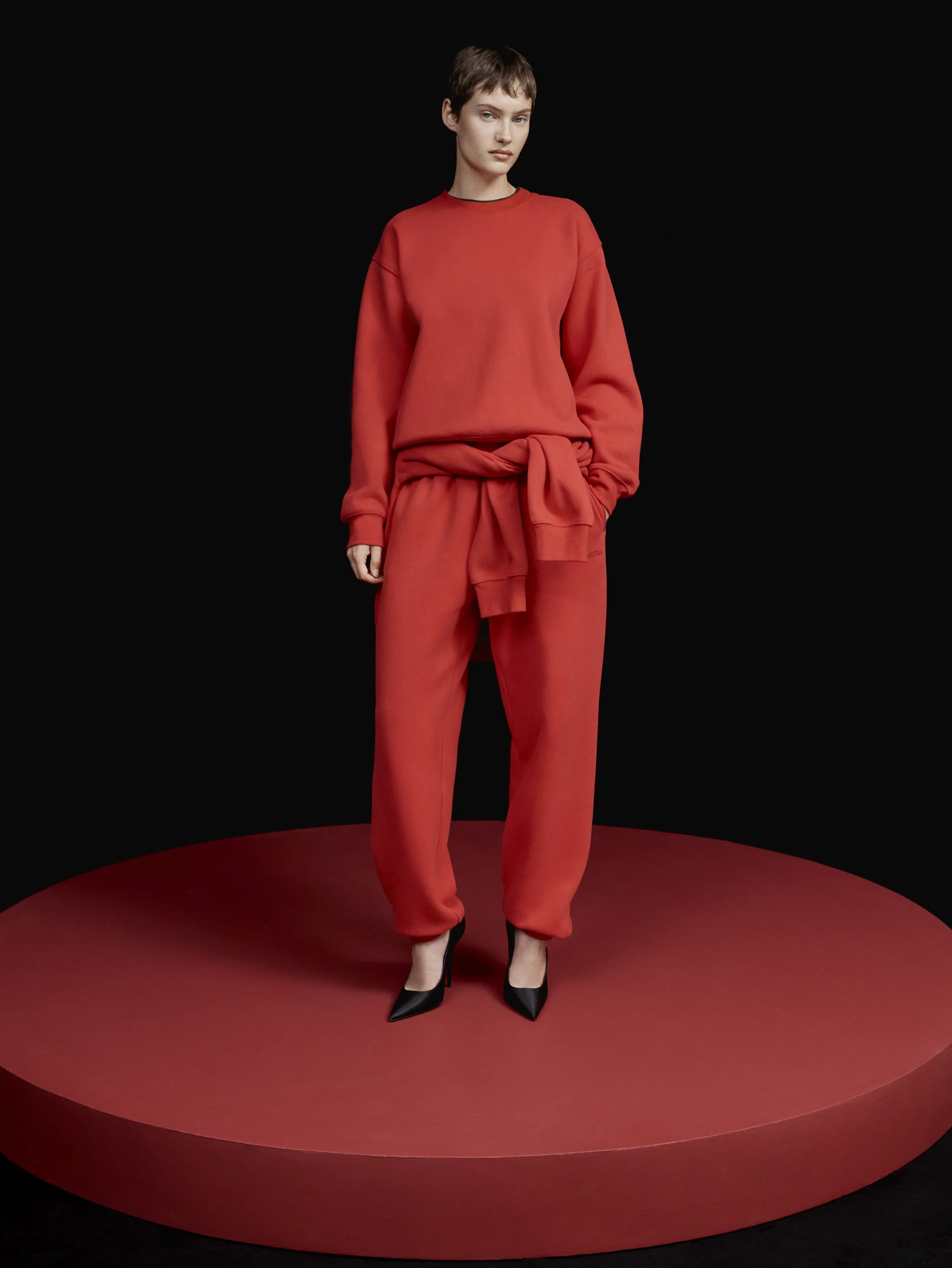 R195_THO_LOOK11_240925-26_ARITZIA_W24-HOLIDAY_LMT_013_FNL.jpg