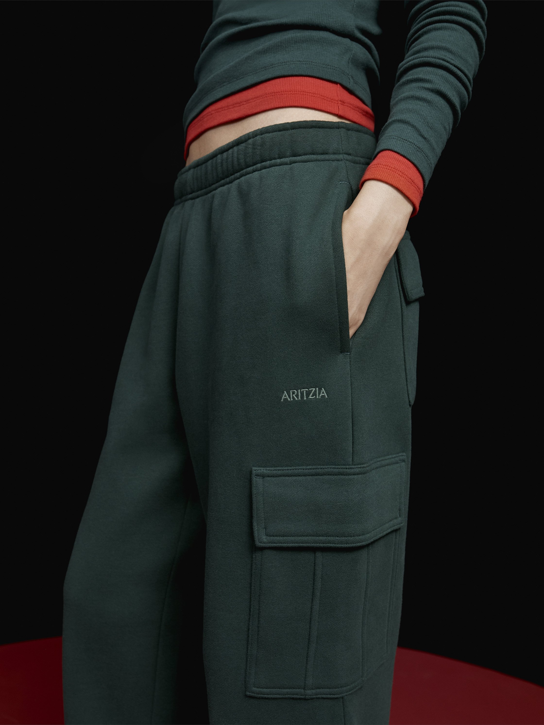 R195_THO_LOOK12_240925-26_ARITZIA_W24-HOLIDAY_LMT_031_FNL.jpg