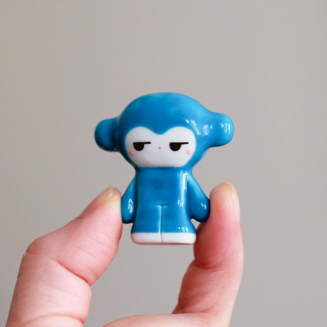 Messenger_Holding-20.jpg