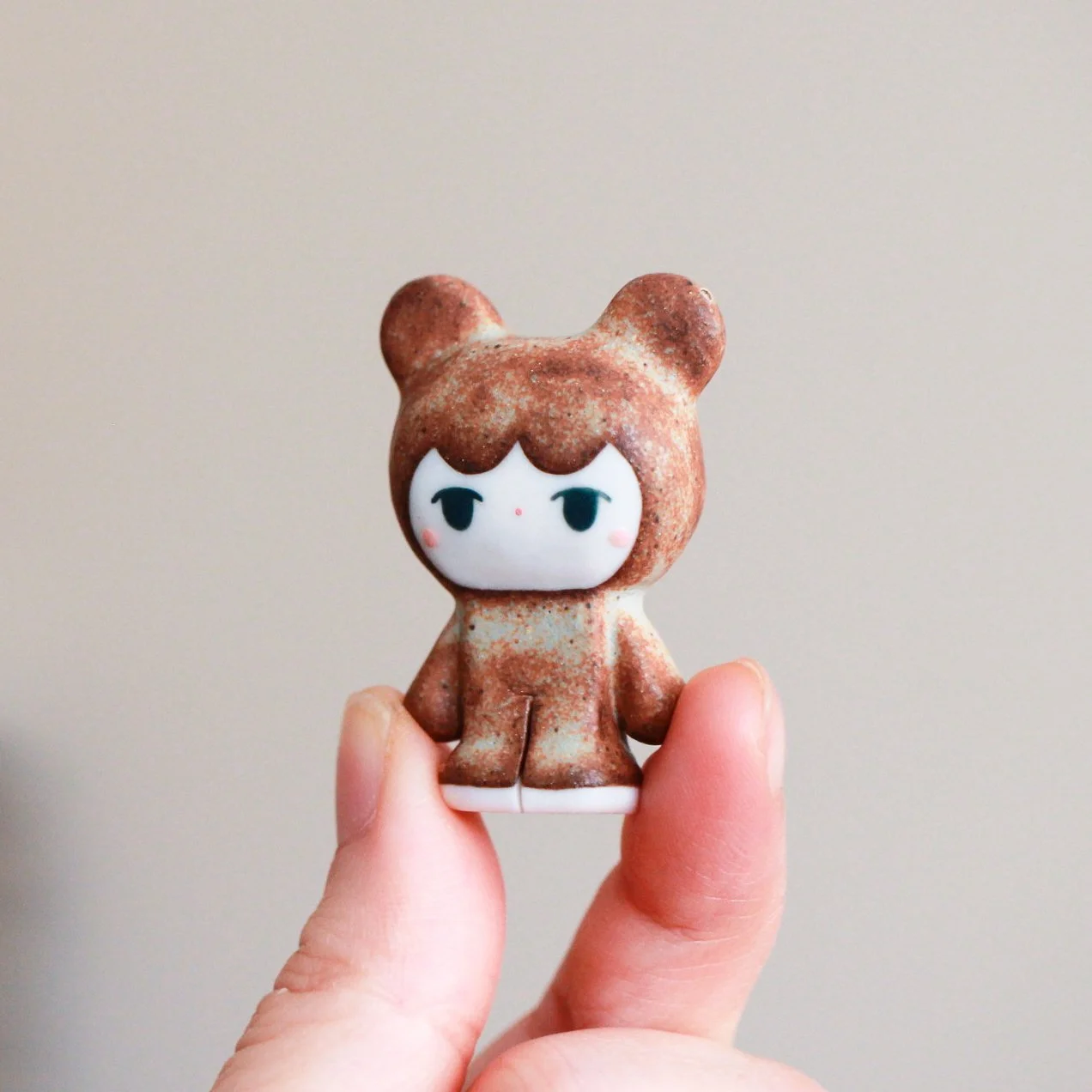 Messenger_Holding-02.jpg
