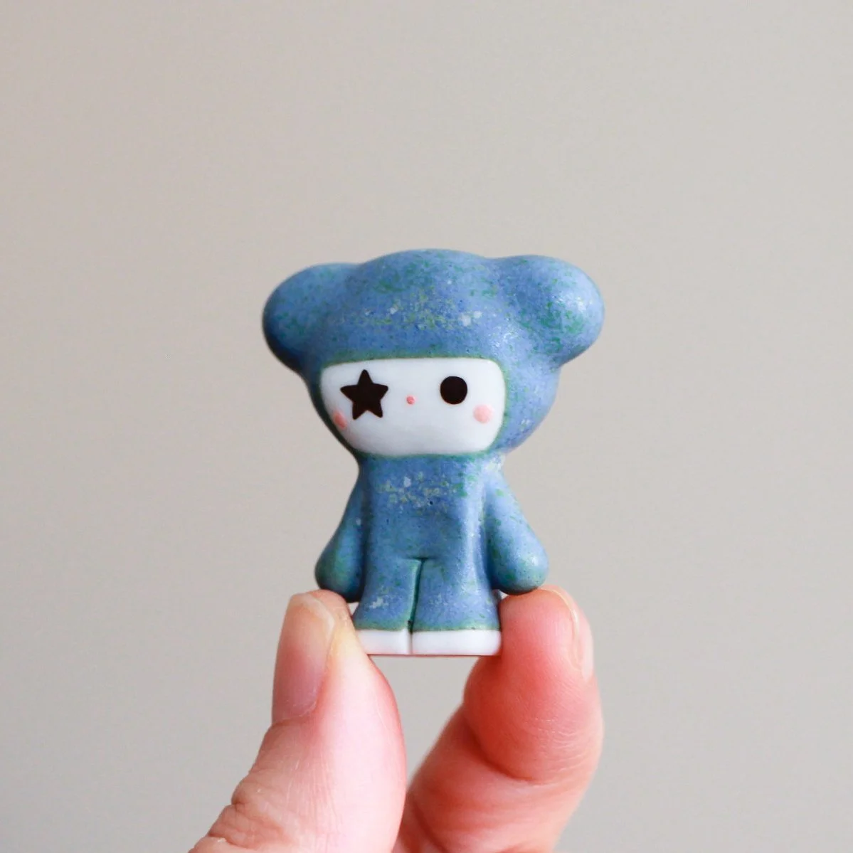 Messenger_Holding-10.jpg