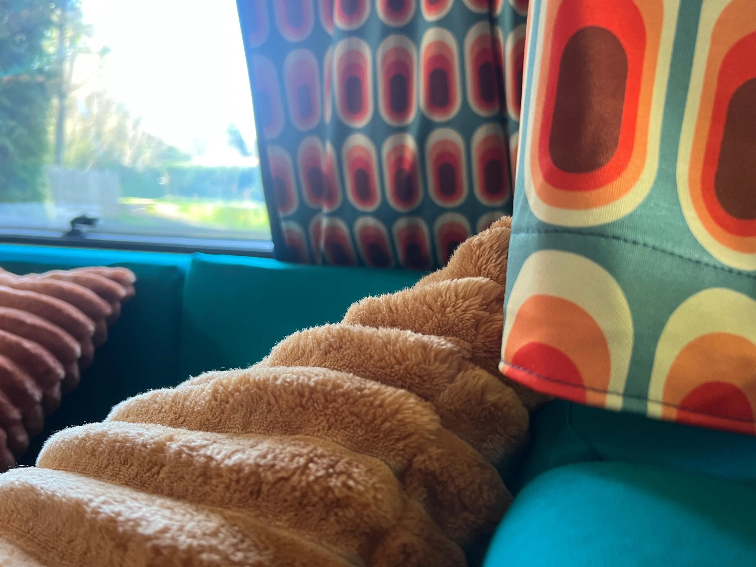 Mietwohnwagen-Theo-Couch 