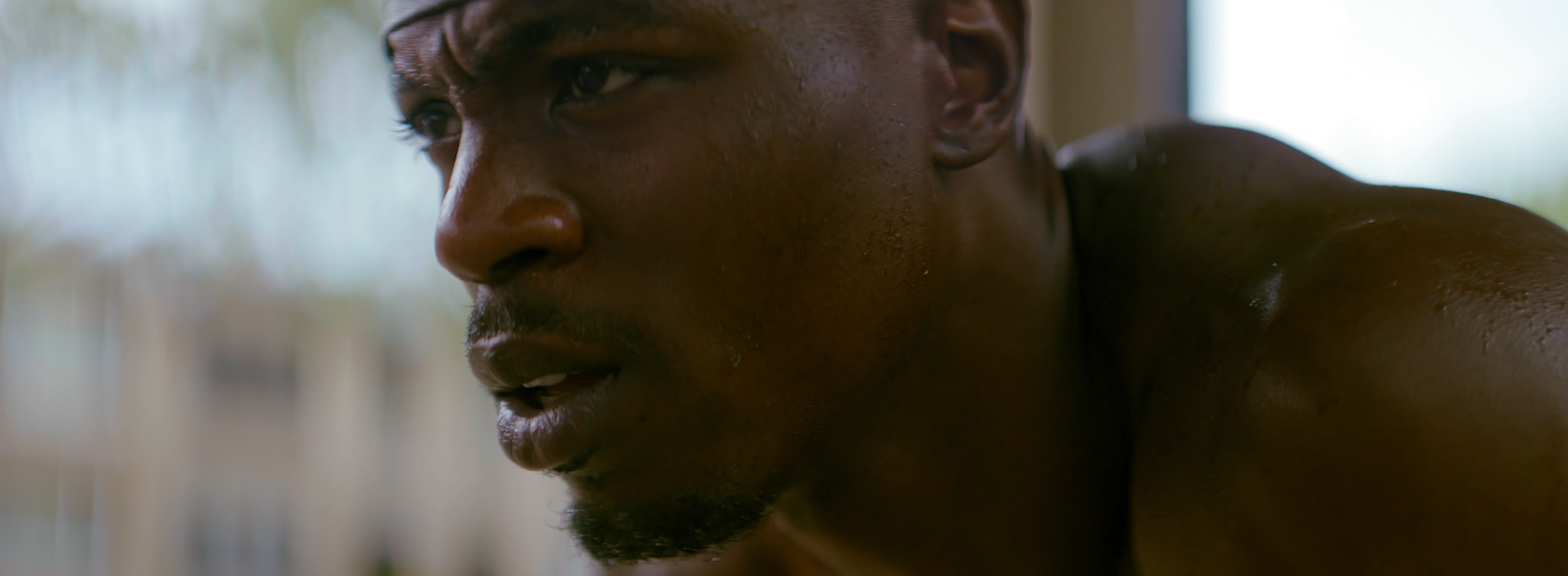 2xu_-_1000_miles_v4 (2160p).18_10.Still003.png