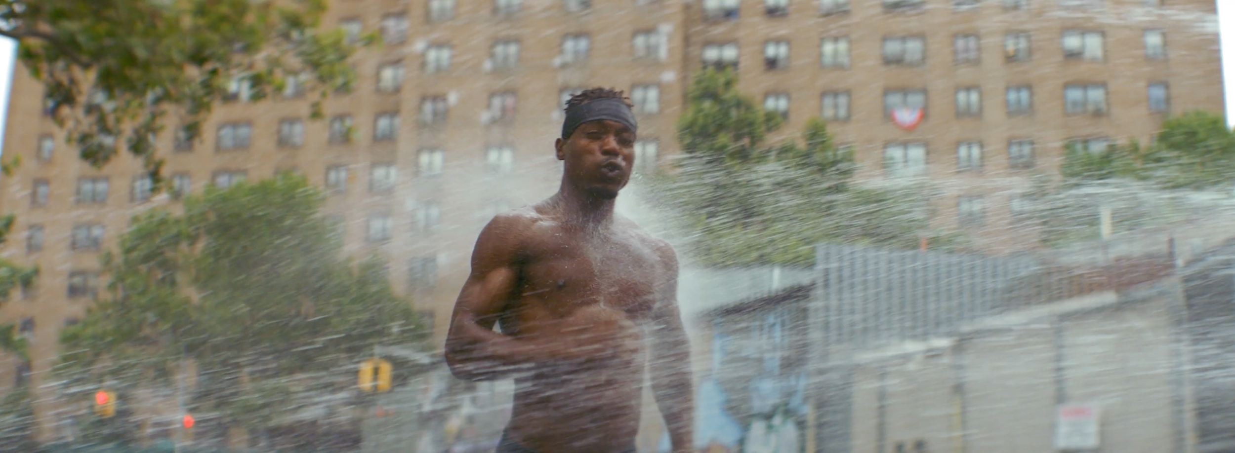 2xu_-_1000_miles_v4 (2160p).27_25.Still004.png