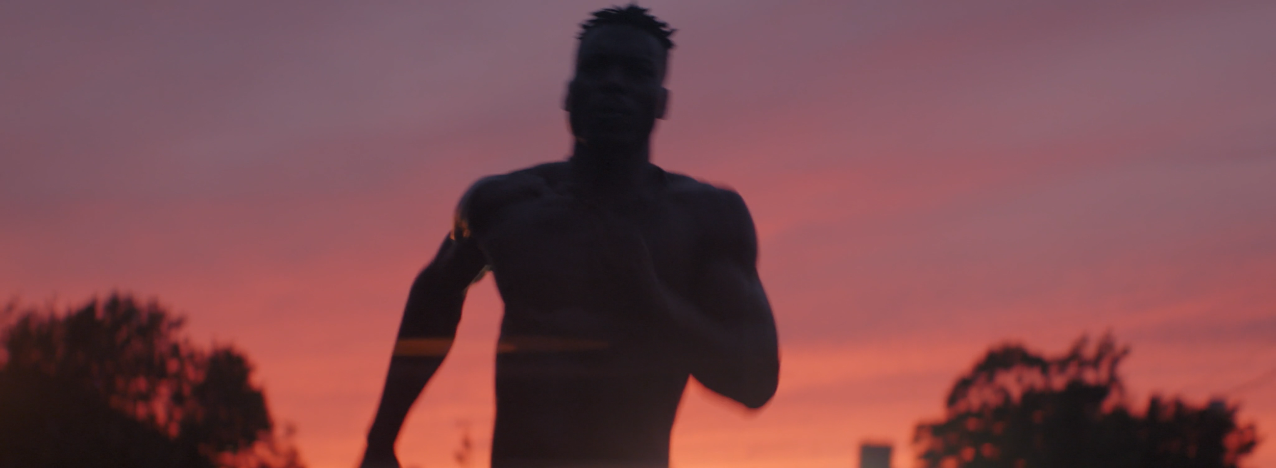 2xu_-_1000_miles_v4 (2160p).33_26.Still007.png