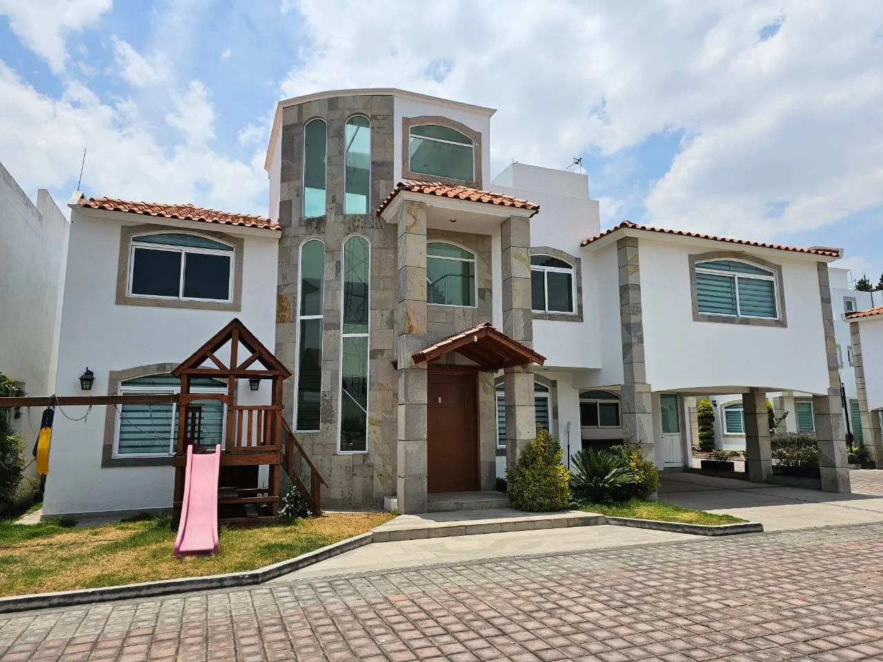 Casa Bosques Bicentenario en Venta/Renta