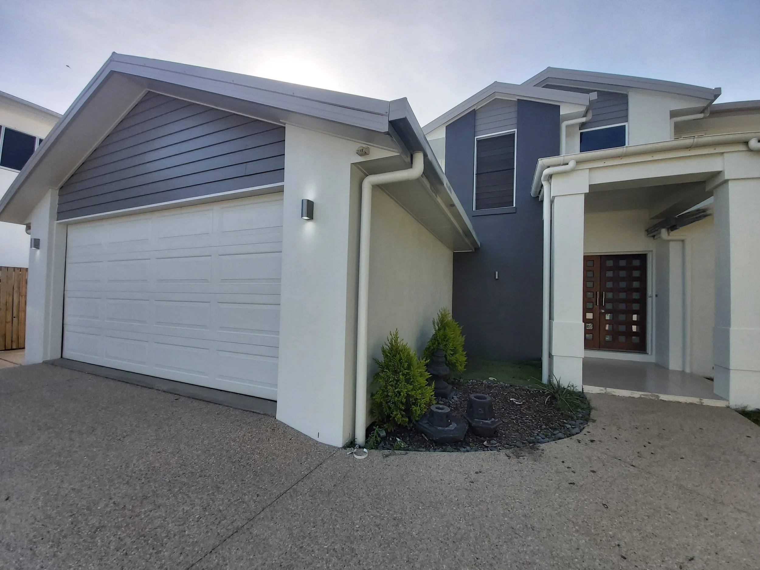 She Paints Surfers Paradise House Painting