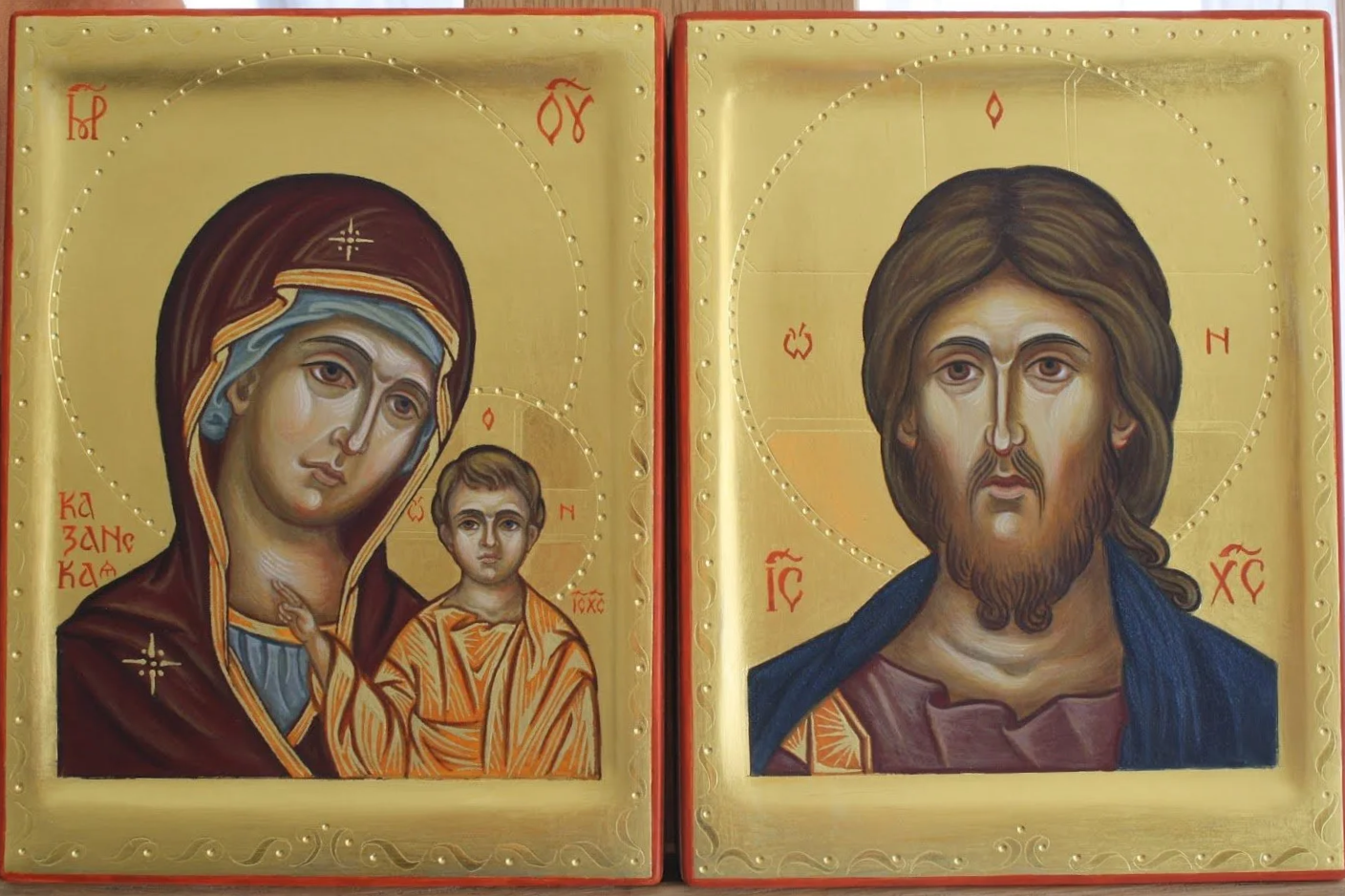 2018 - Diptych: Theodox of Kazan and Pantocrator.  
17 x 13 cm
Materials: Wooden panel, mineral pigments, and egg tempera.