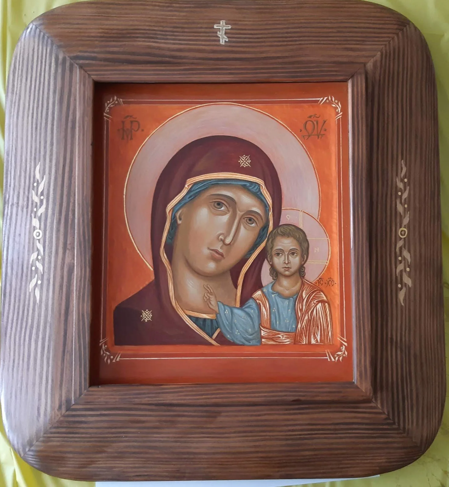 2019 - Diptych Part 1 -  Our Lady of Kazan
31 x 26 cm
Materials: Wooden panels, mineral pigments, egg tempera, and genuine gold leaves. Hand-made shadow box.