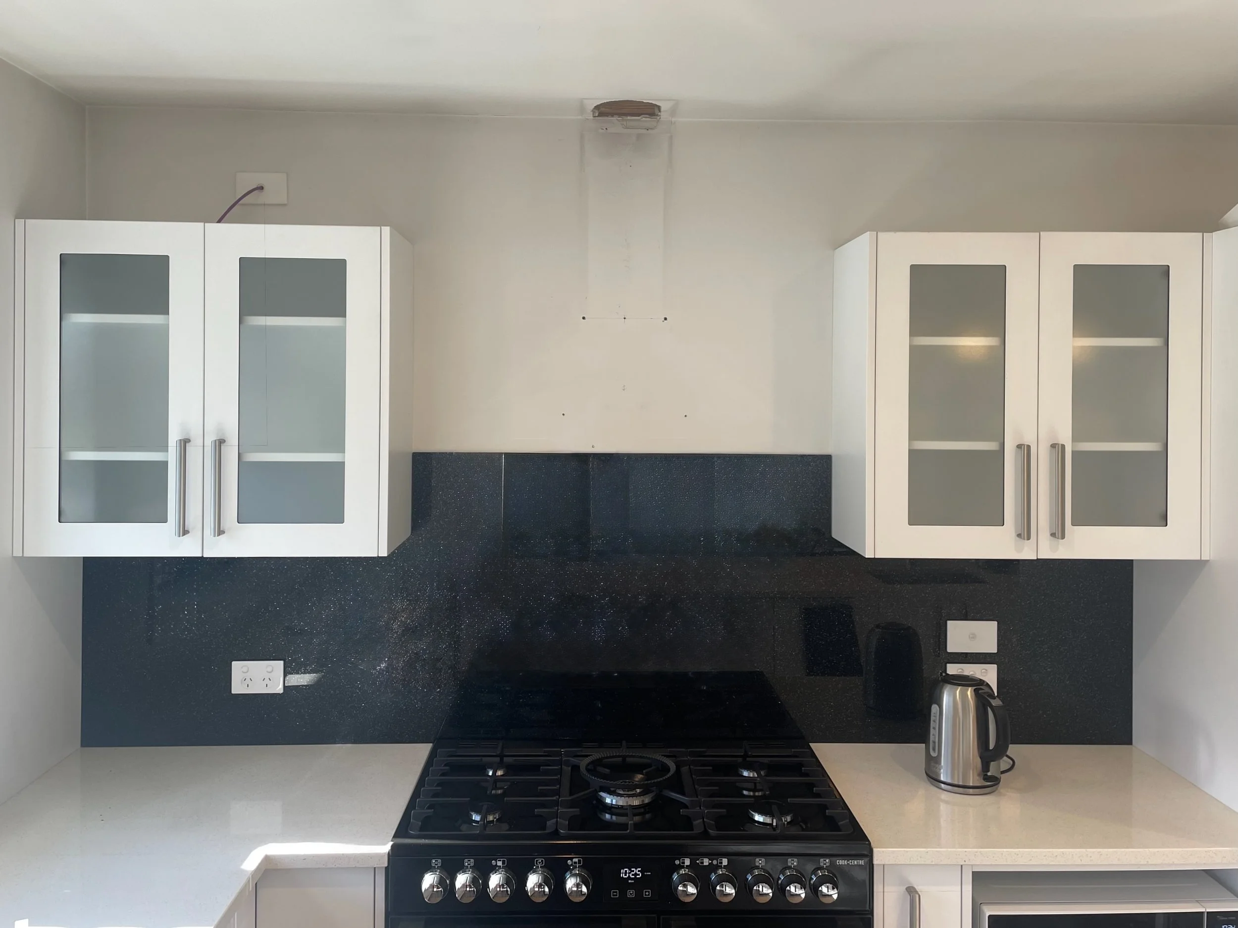 pre-renovation kitchen cabinets