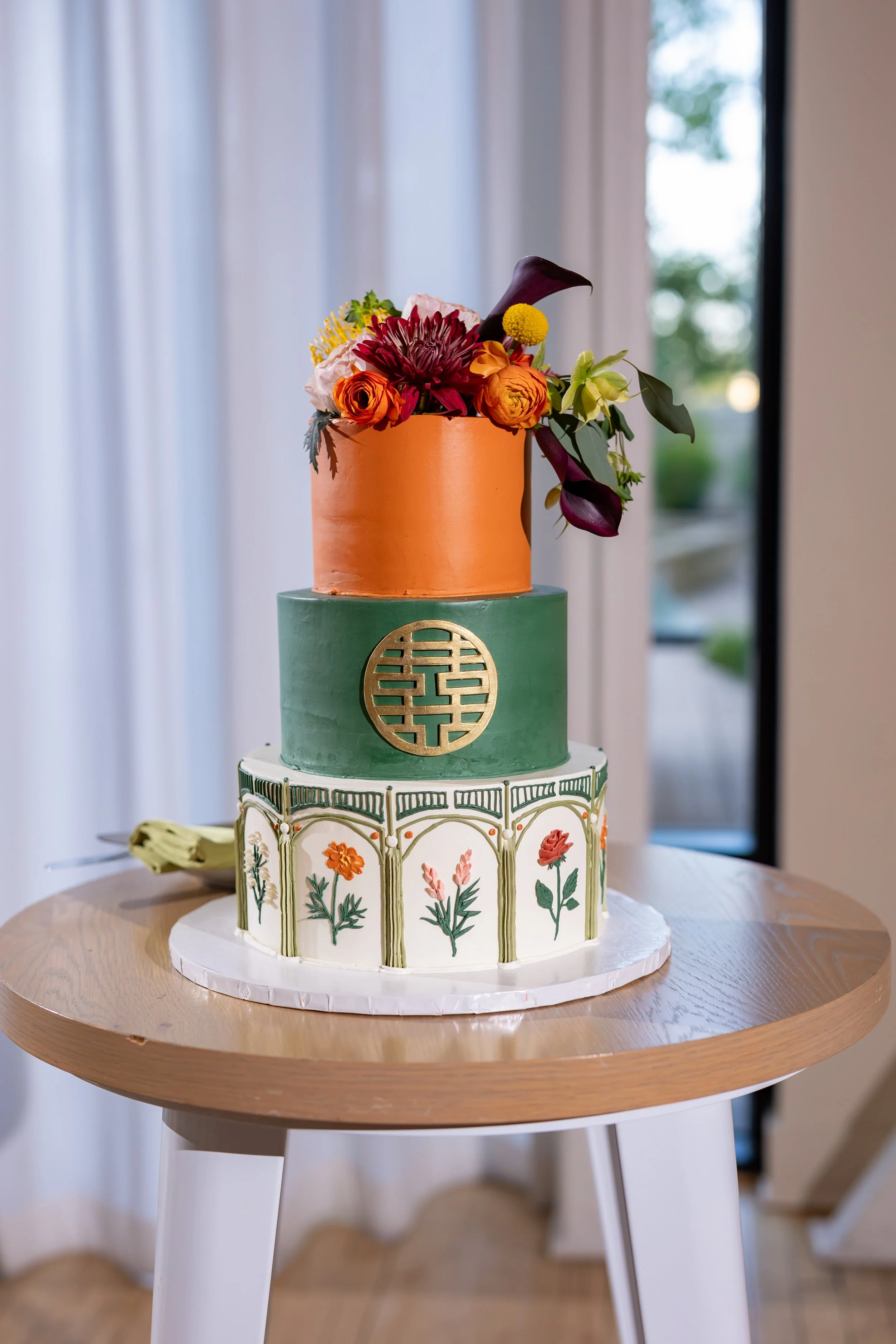 Double Happiness wedding cake with a modern twist to combine Chinese culture and art deco