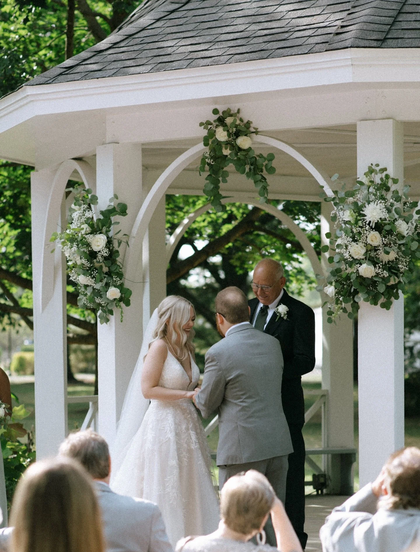 Some of my favorite moments of a wedding day are right before couples are about to finish their ceremony and right after. The giddiness that I get to capture is unmatched. 🥹
