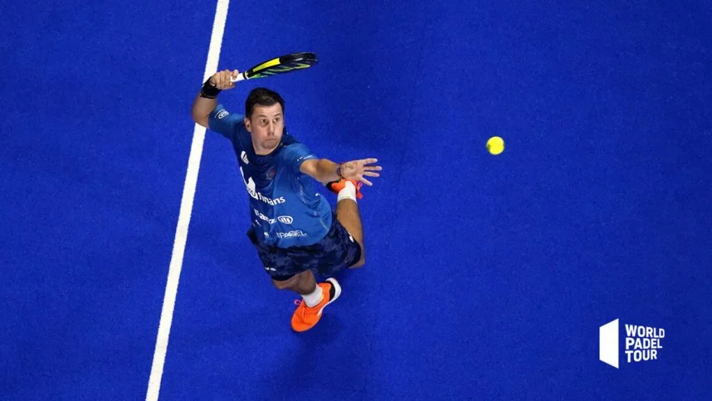 How to Play the Vibora in Padel