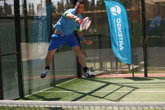 The Fridge Tactic in Padel: How to Use It — and How to Escape It
