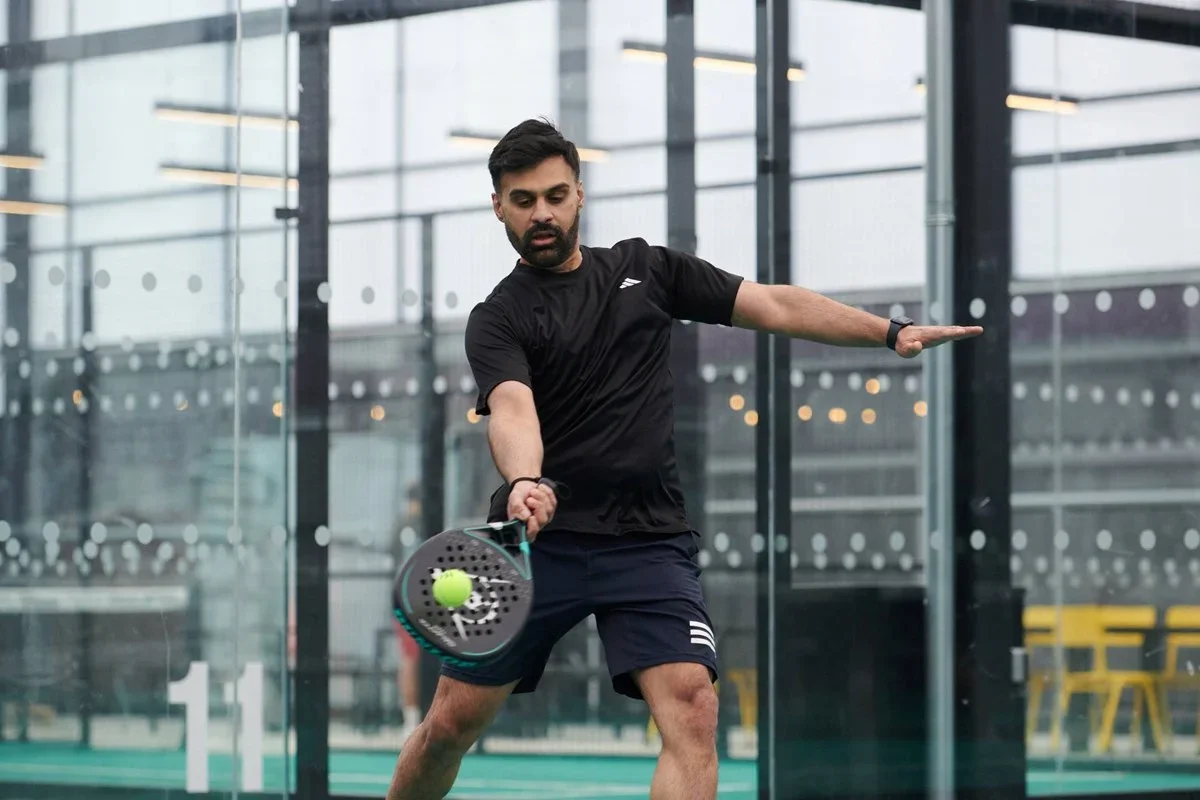 Low Defensive Forehand (Padel): Clear, Practical Guide