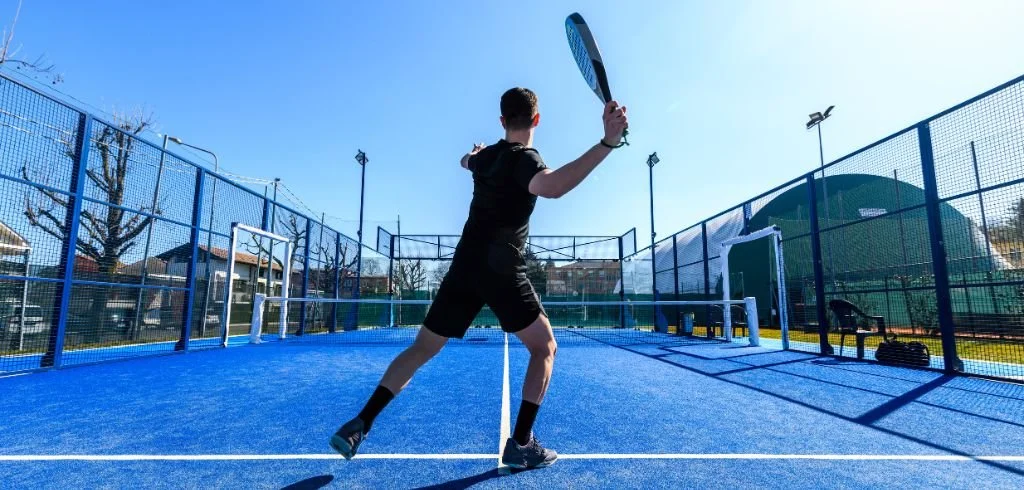 Down-the-Line Return in Padel: When and How to Use It Effectively