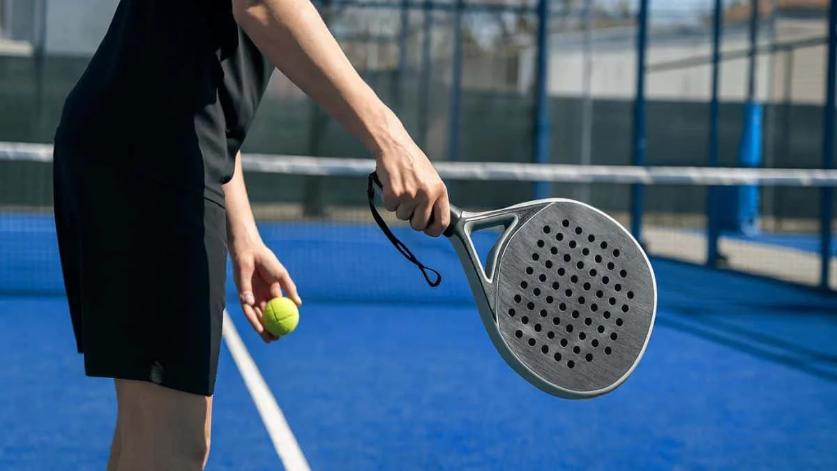 Standard Slice Serve in Padel: How to Keep the Ball Low