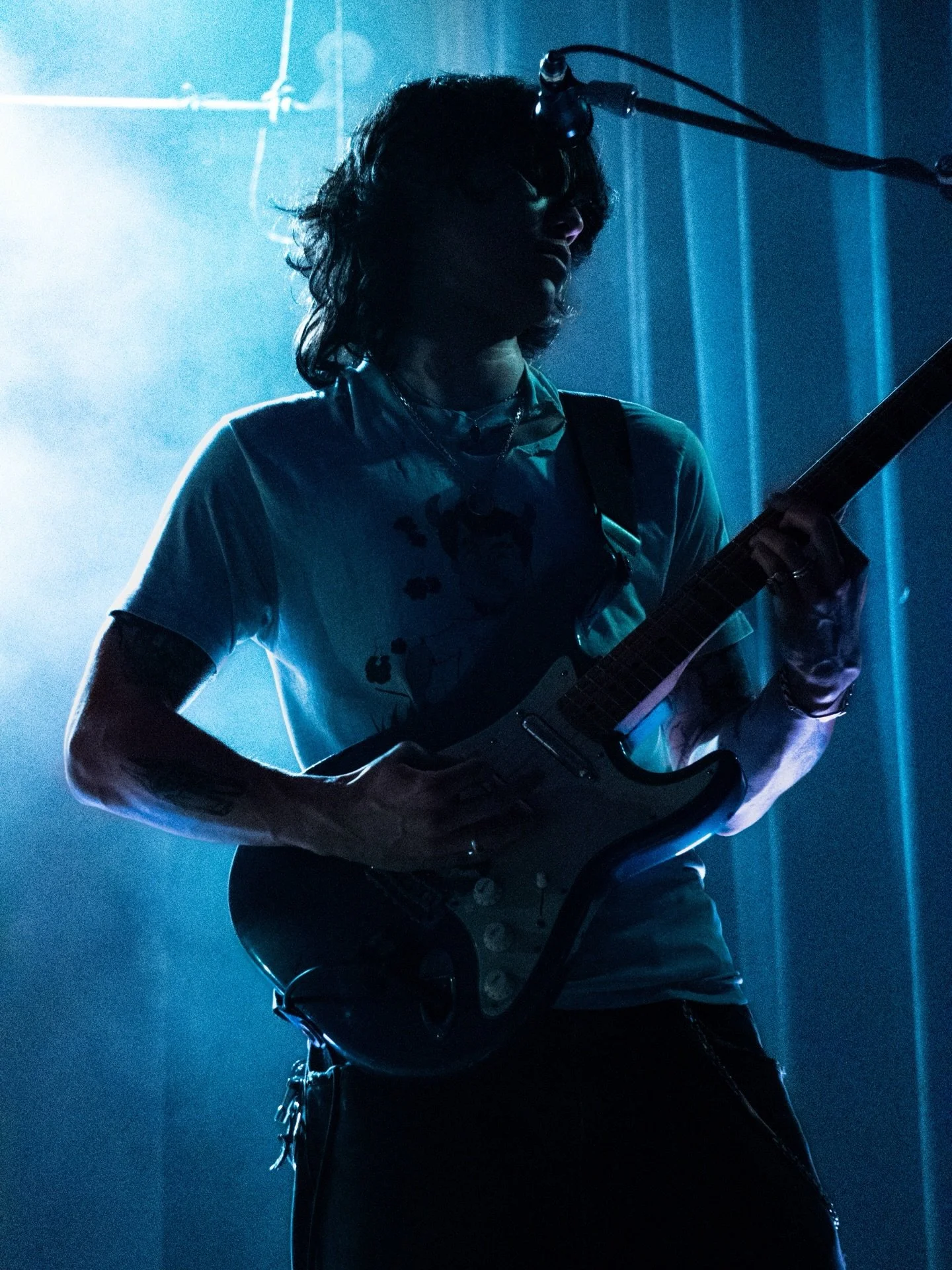 what is real ?!?! ☆

oh @quartersofchange you will always be famous, thank you for an incredible show !
read more and check out the full gallery on girlswhotour.com 

📸 sony cx a7iii
 ☆  halo lens filter by @prismlensfx 

📍denver, co @bluebirdtheat