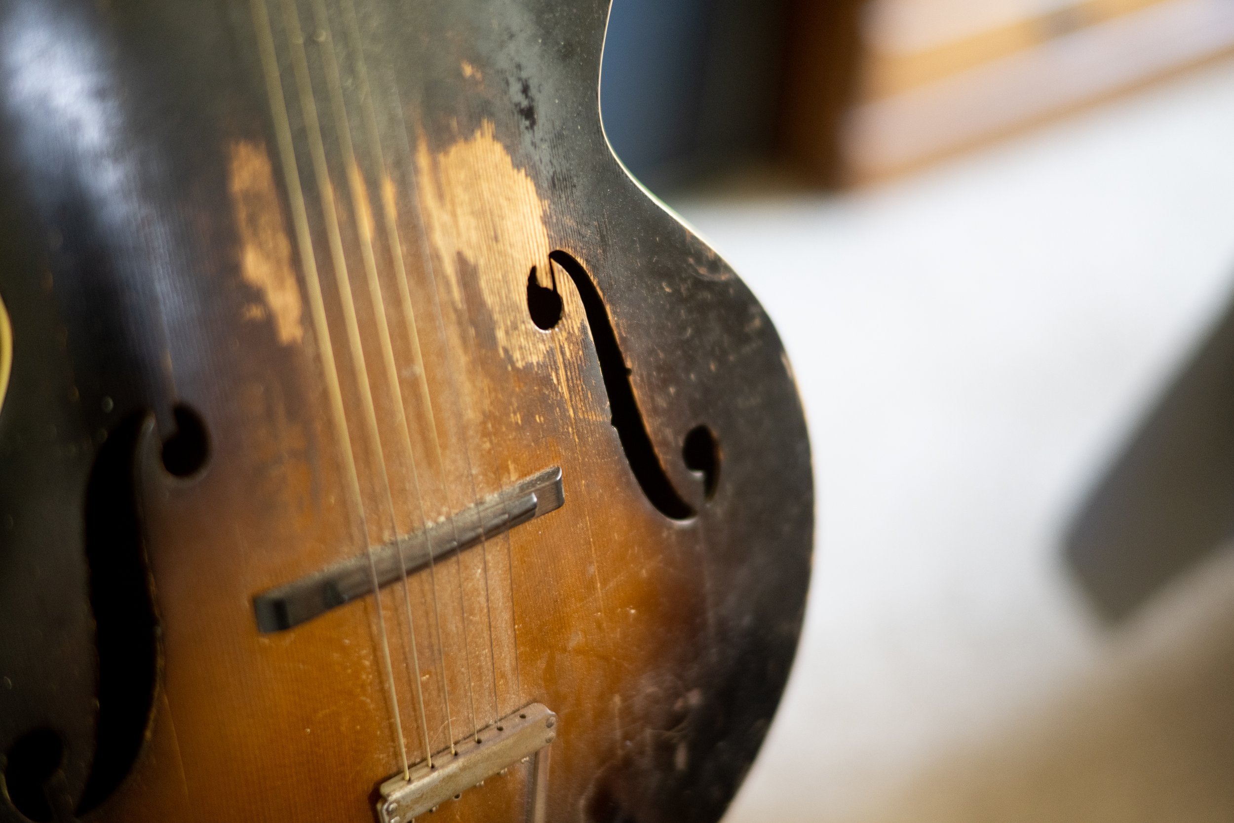 Barnhouse Guitar 1930's-6.jpg