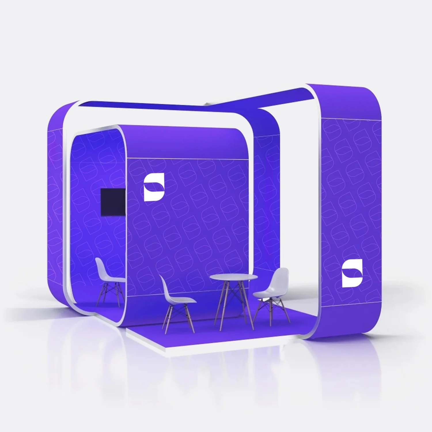 Stand espositivo moderno di colore viola con arredi minimalisti e pareti con logo.