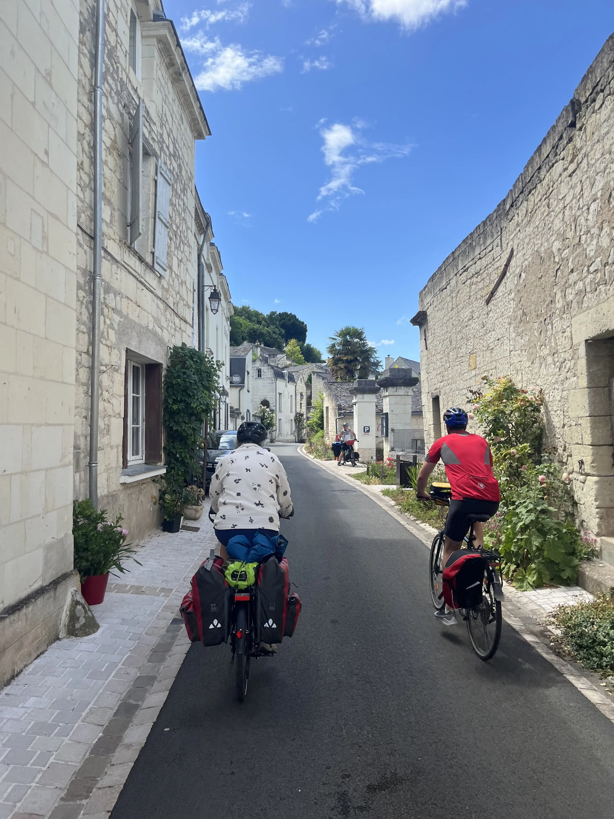 Cycling along the Loire a Velo