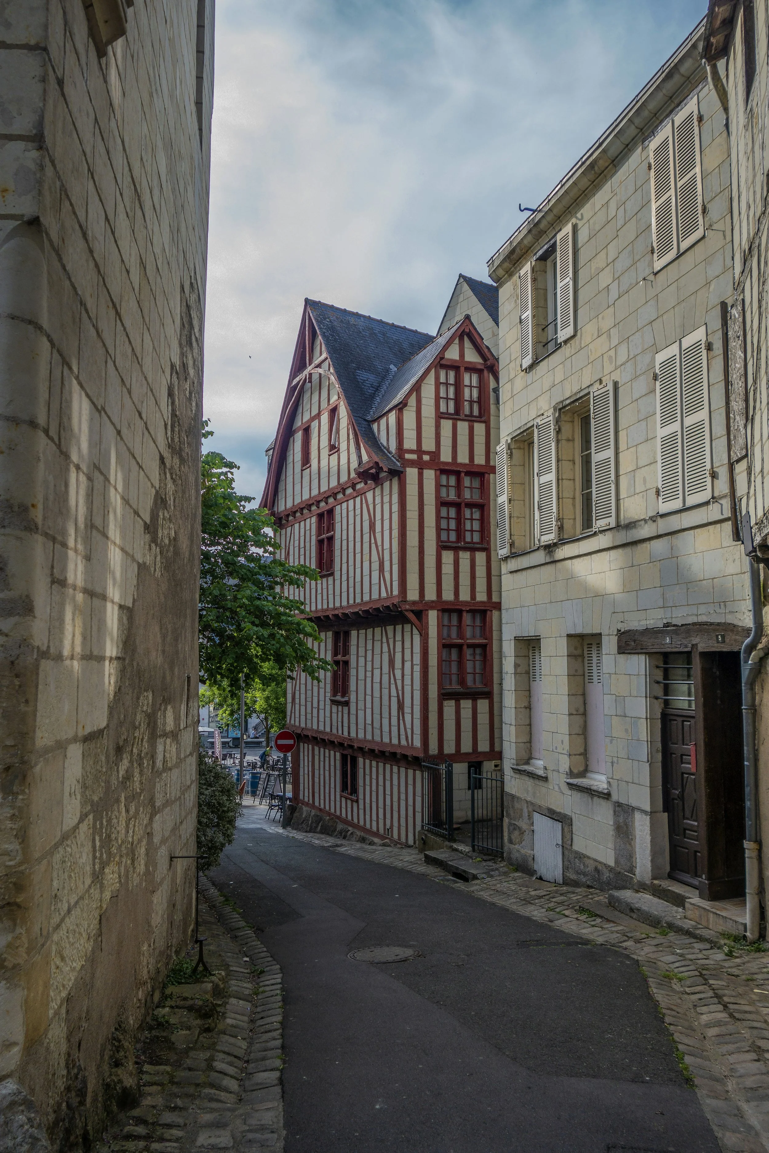 snap-wander-GoL9EjKjDvg-unsplash - saumur.jpg
