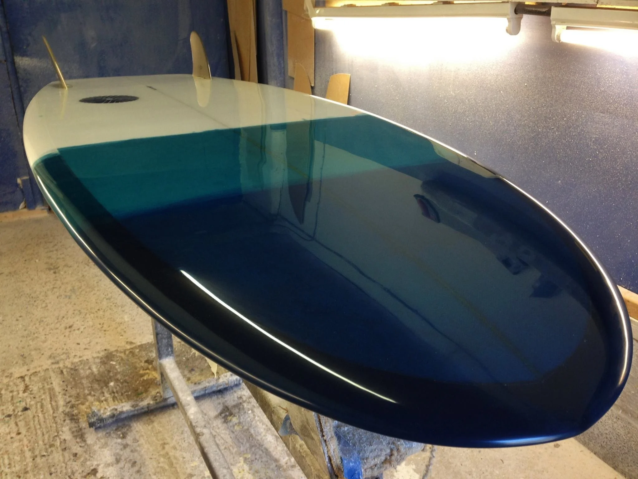 turquoise and navy rein tint mini Simmons surfboard with twin fins