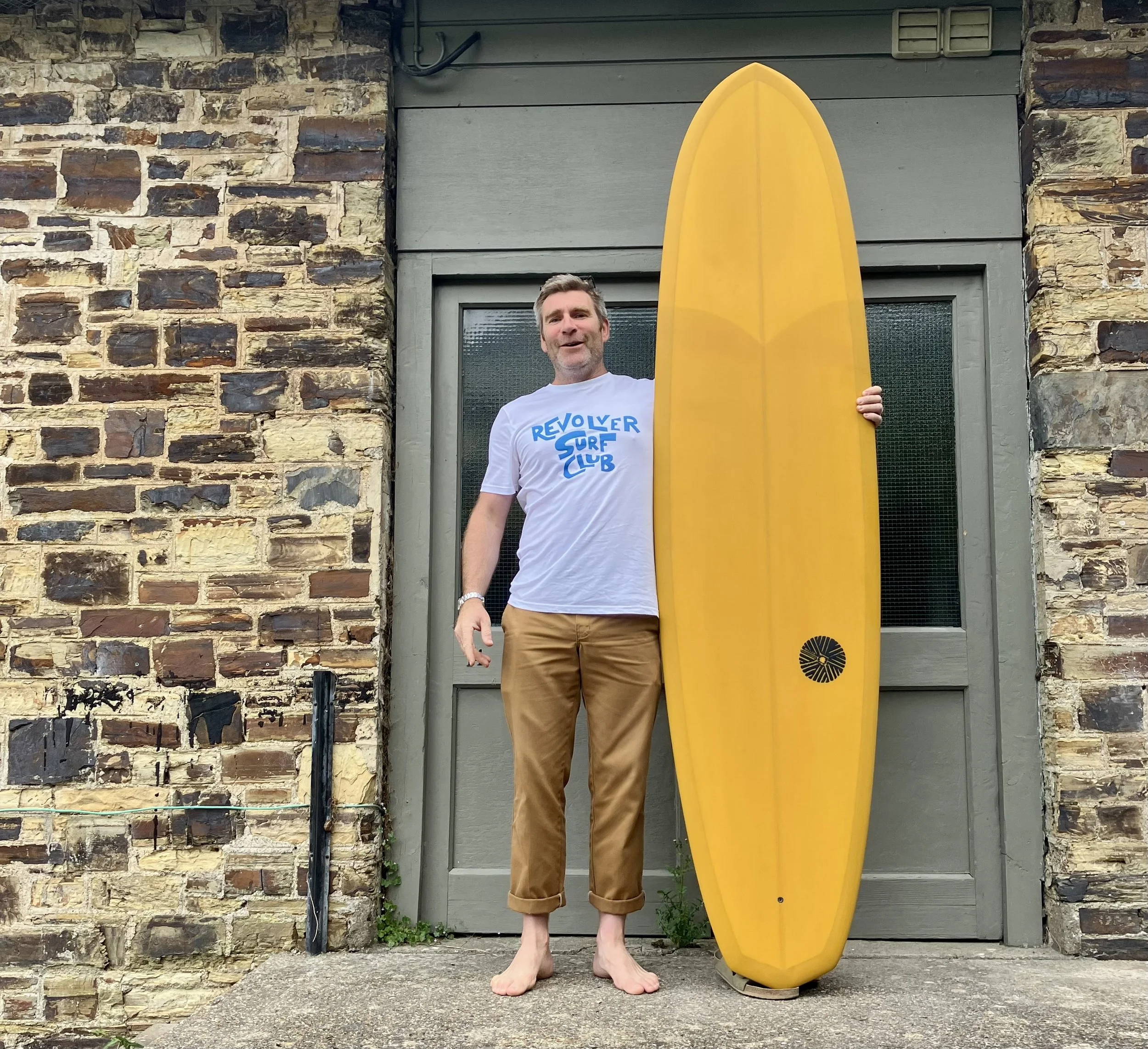 customer with yellow mid length