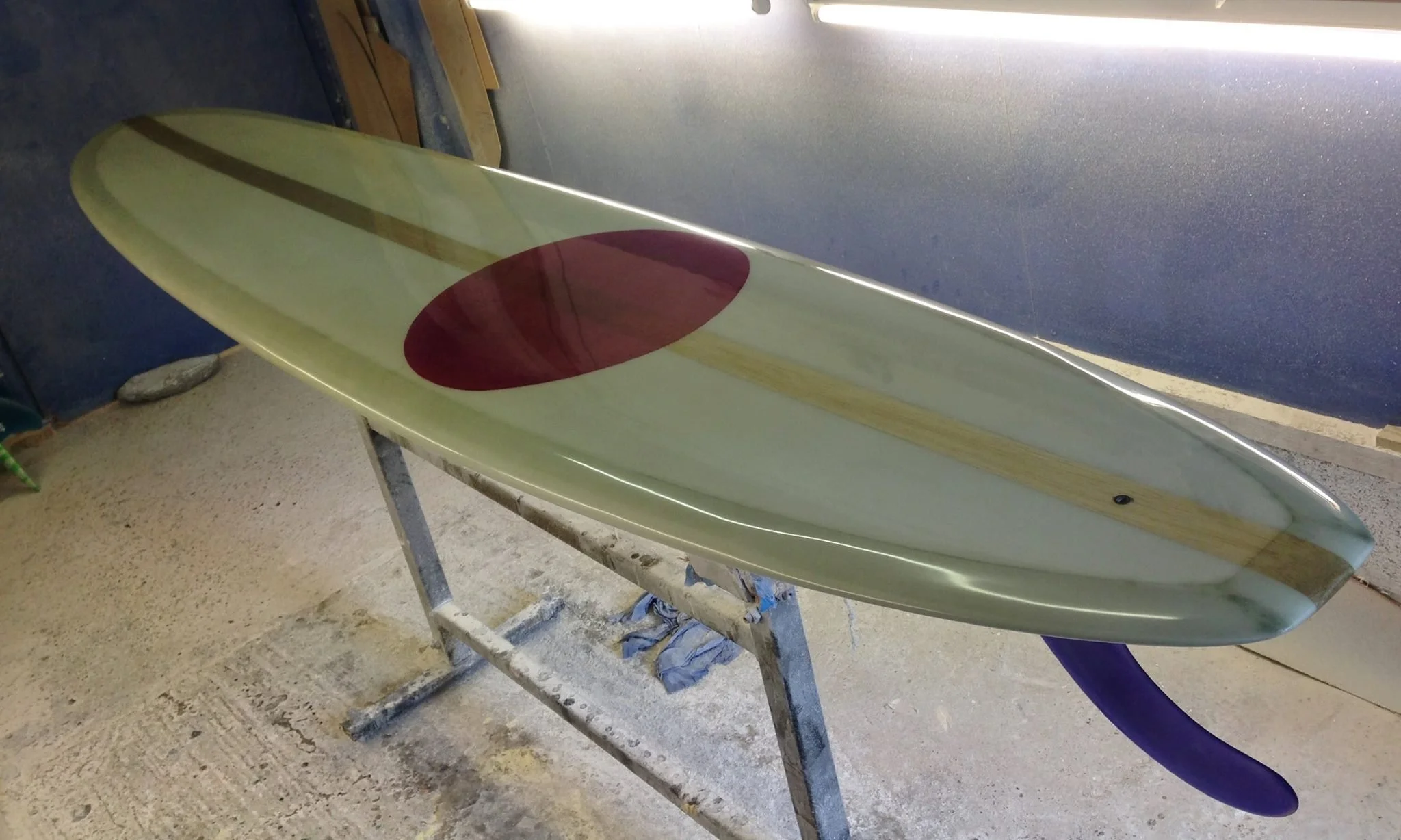 noserider longboard surfboard with balsa stringer and resin circle artwork