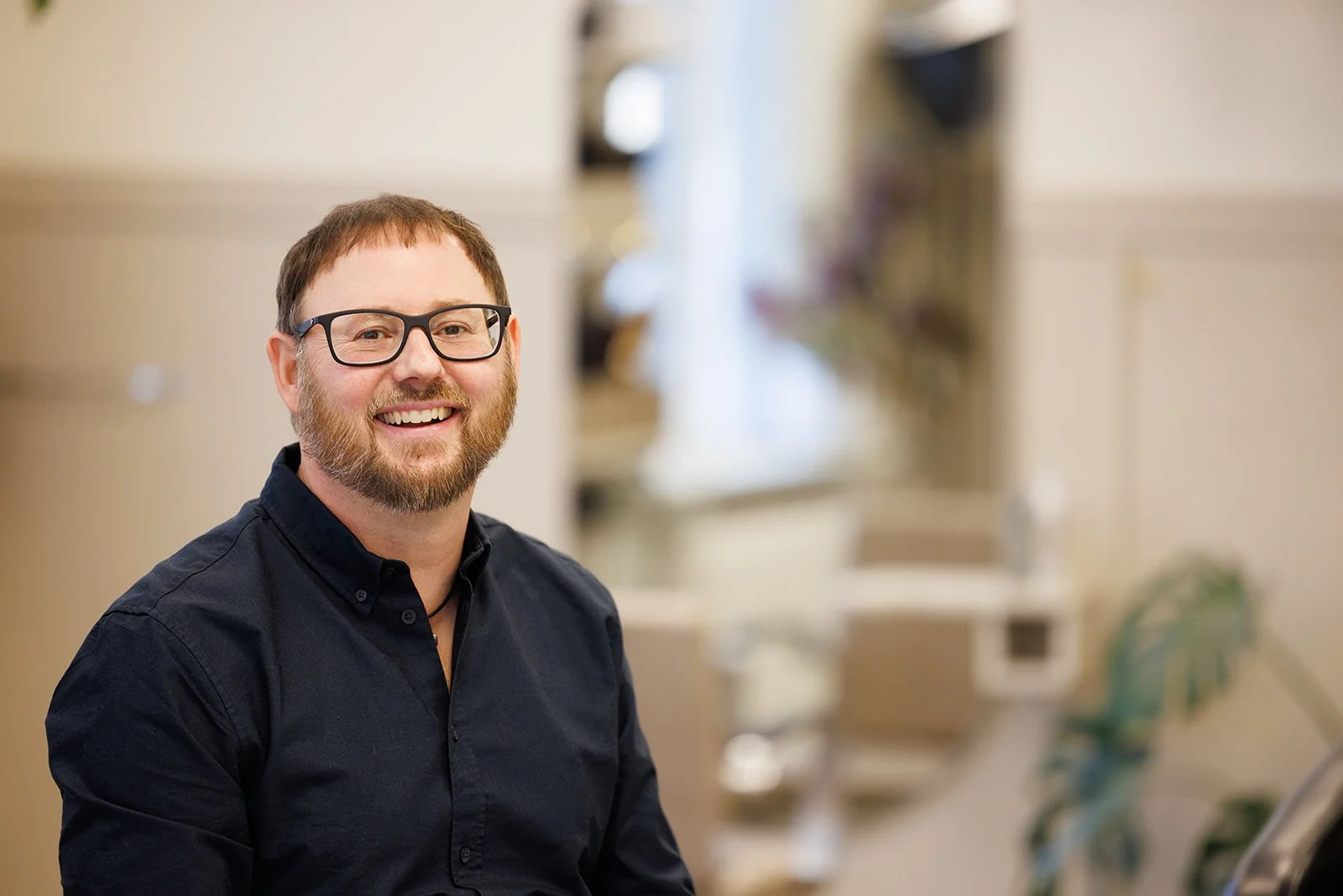 Frisör och barberare Jonas Wixner, ägare i tredje generationen