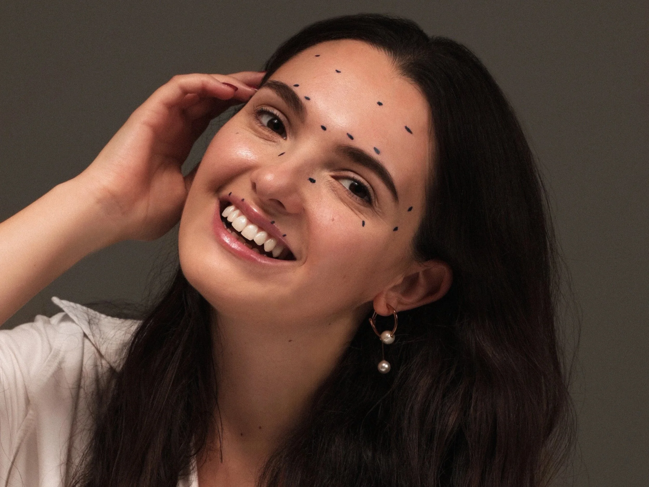 Botoks – kontrowersje, skutki uboczne i dlaczego mimo wszystko wciąż nie ma lepszego sposobu na zmarszczki