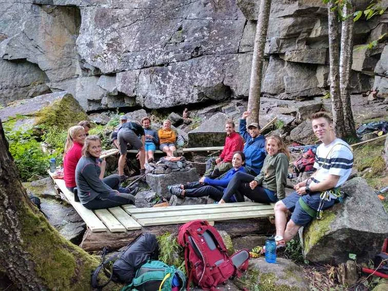 Dugnad på klatrefeltet Kvam