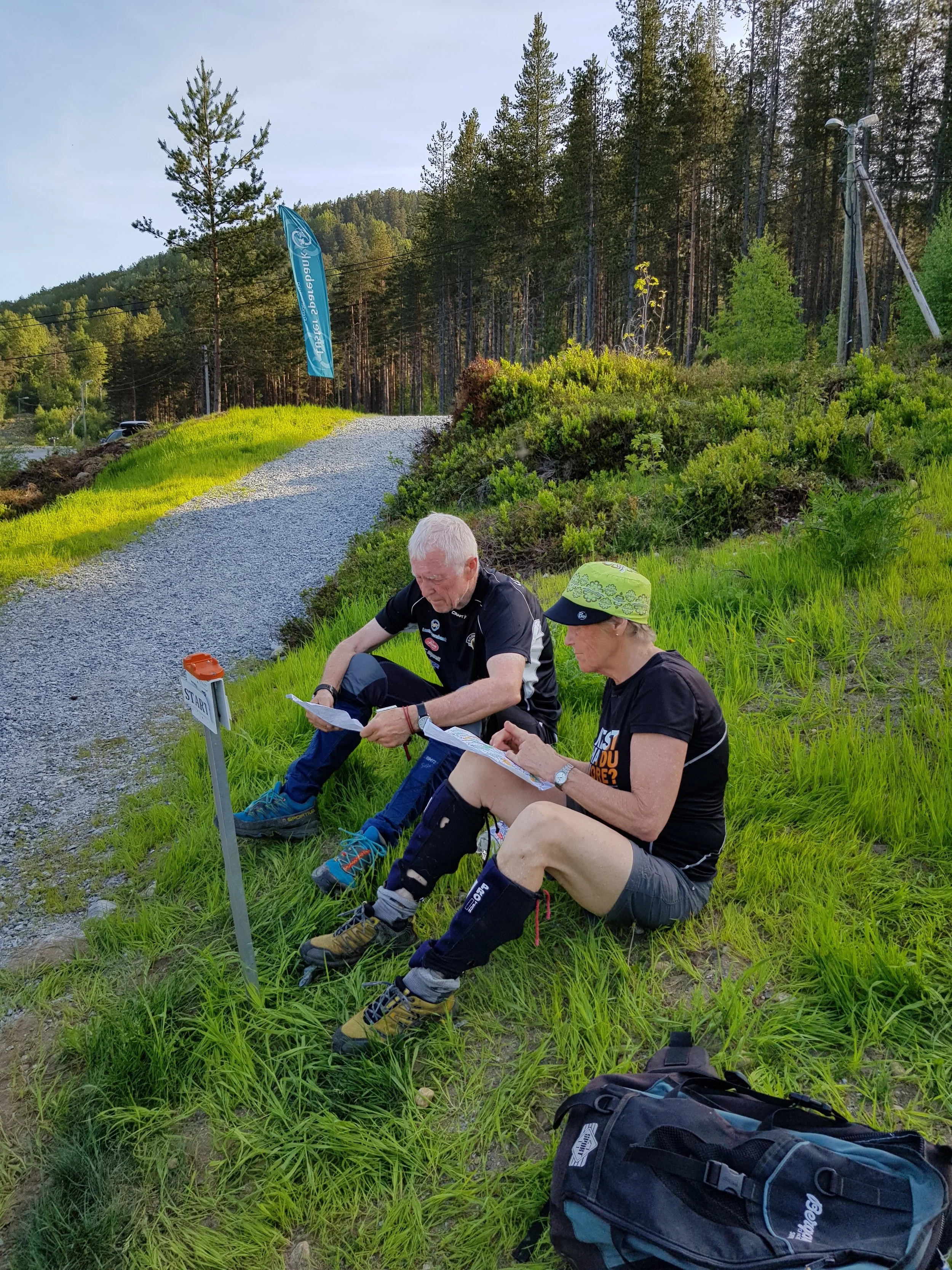 Orientering for fleire generasjonar! Jorunn og Torbjørn diskuterer løypa etter fullført løp