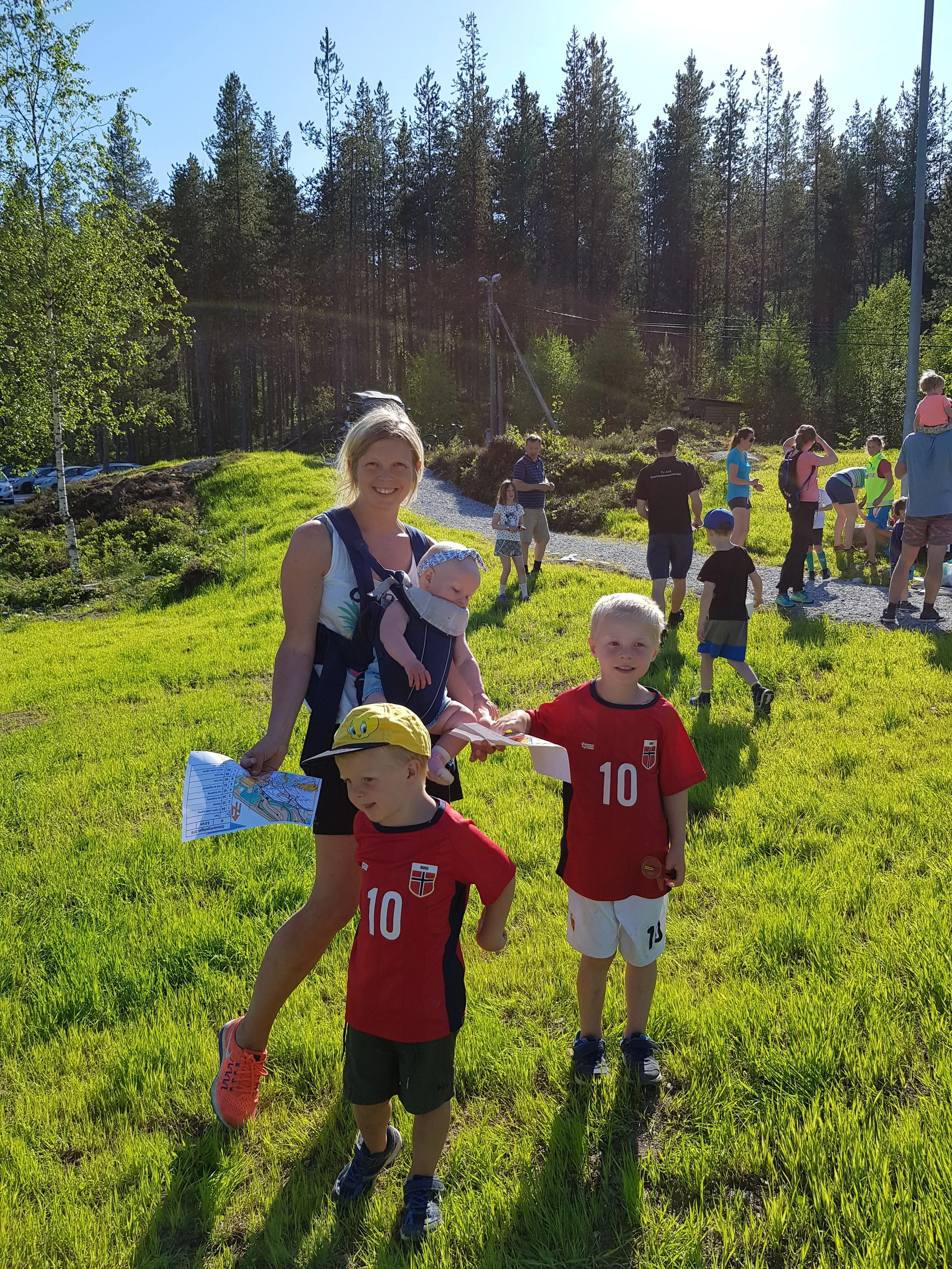 Orientering for heile familien! Ingrid Hove Harkjerr med Åsa, Eskil og Brage. Tore var ute og sprang ei lenger løype.