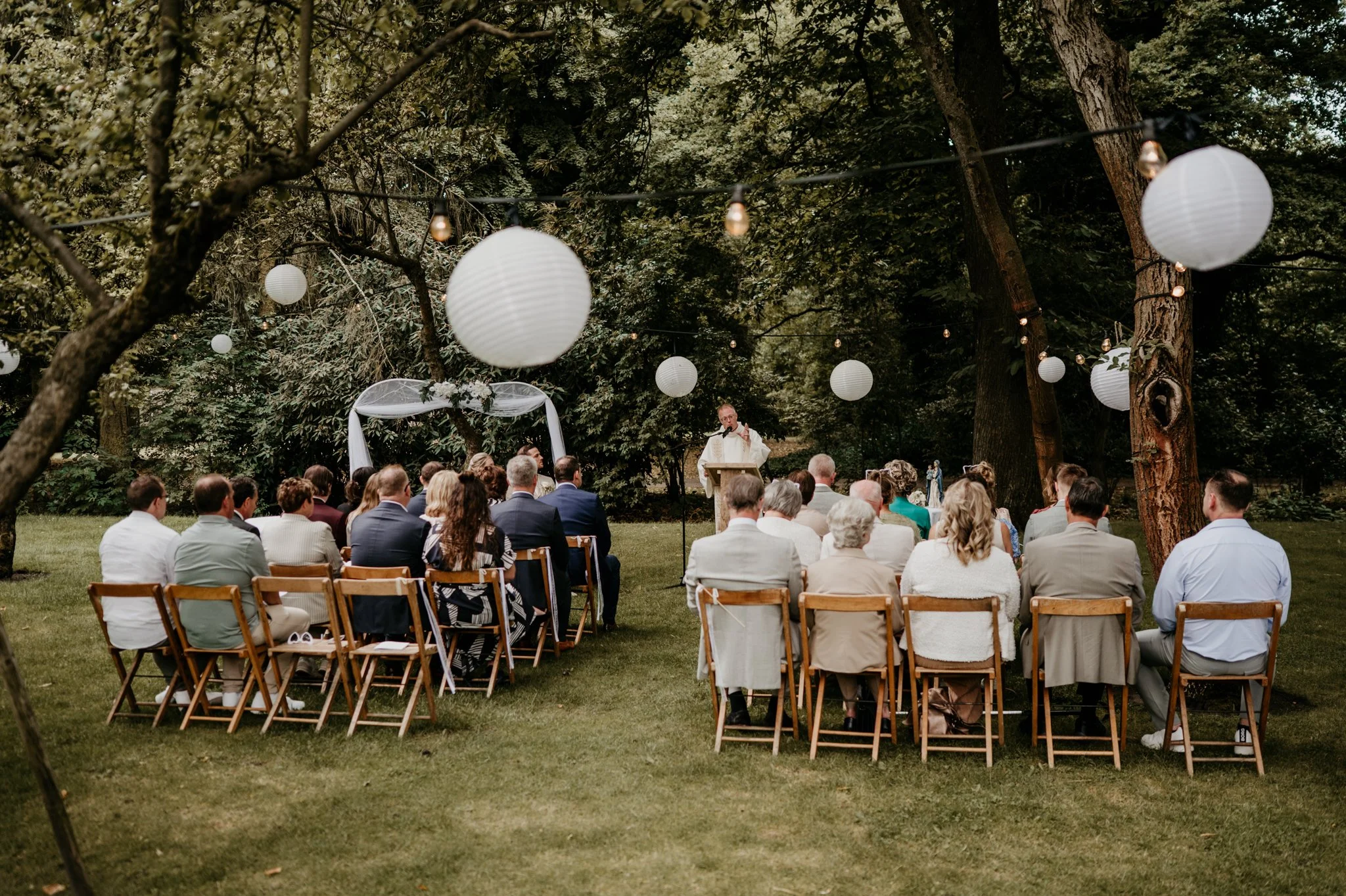 Bruiloft bij Galerie de Hoeve - Trouwen in een prachtige boomgaard