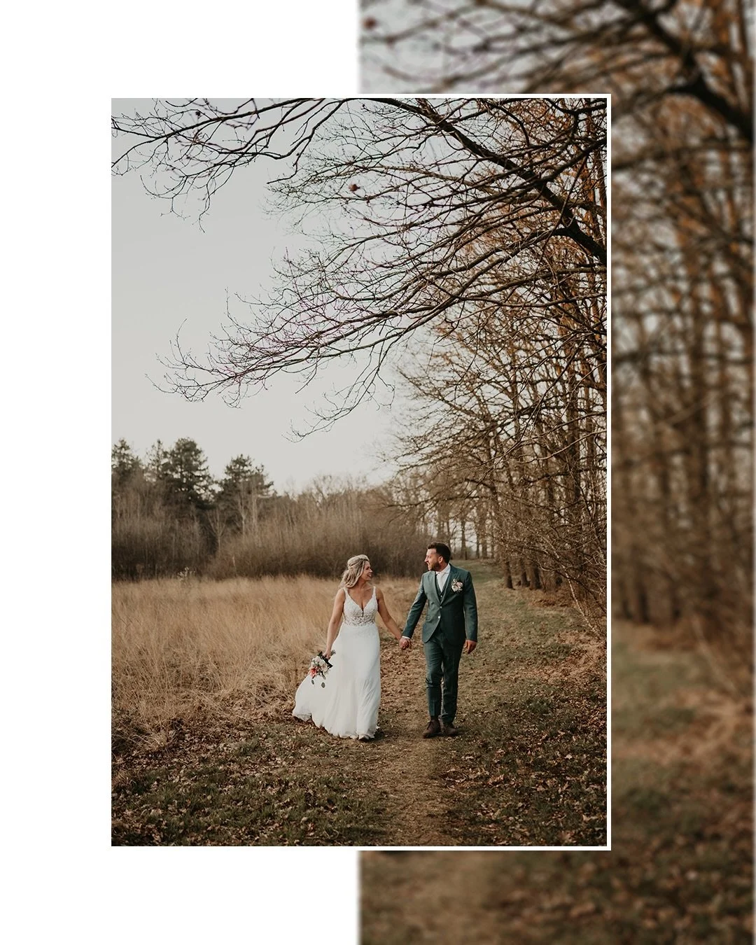 De eerste dag van de lente met een strakblauwe lucht 🌸☀️
De dag waarop S &amp; R elkaar het ja-woord geven 🤍

Op de plek waar ze samen hun toekomst willen gaan opbouwen.
Hij fan van een Fendt, zij van een John Deere 🚜💚
In die prachtige schuur waa