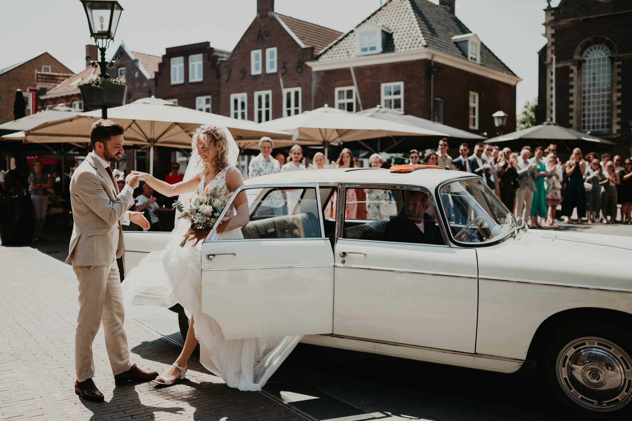 Trouwen in Achtertuin | Trouwfotograaf Venlo - Desi Fotografie foto 3