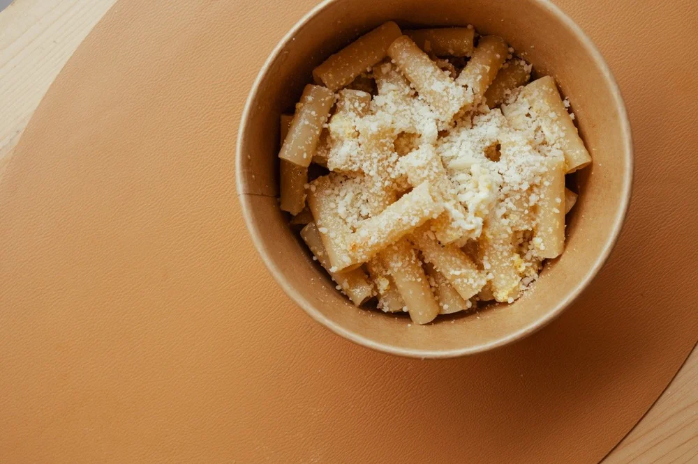 Pasta con formaggio grattugiato preparata da Casa Armonì