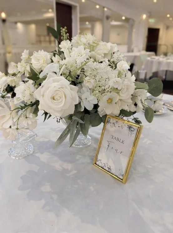 White Florals Wedding Table Decor