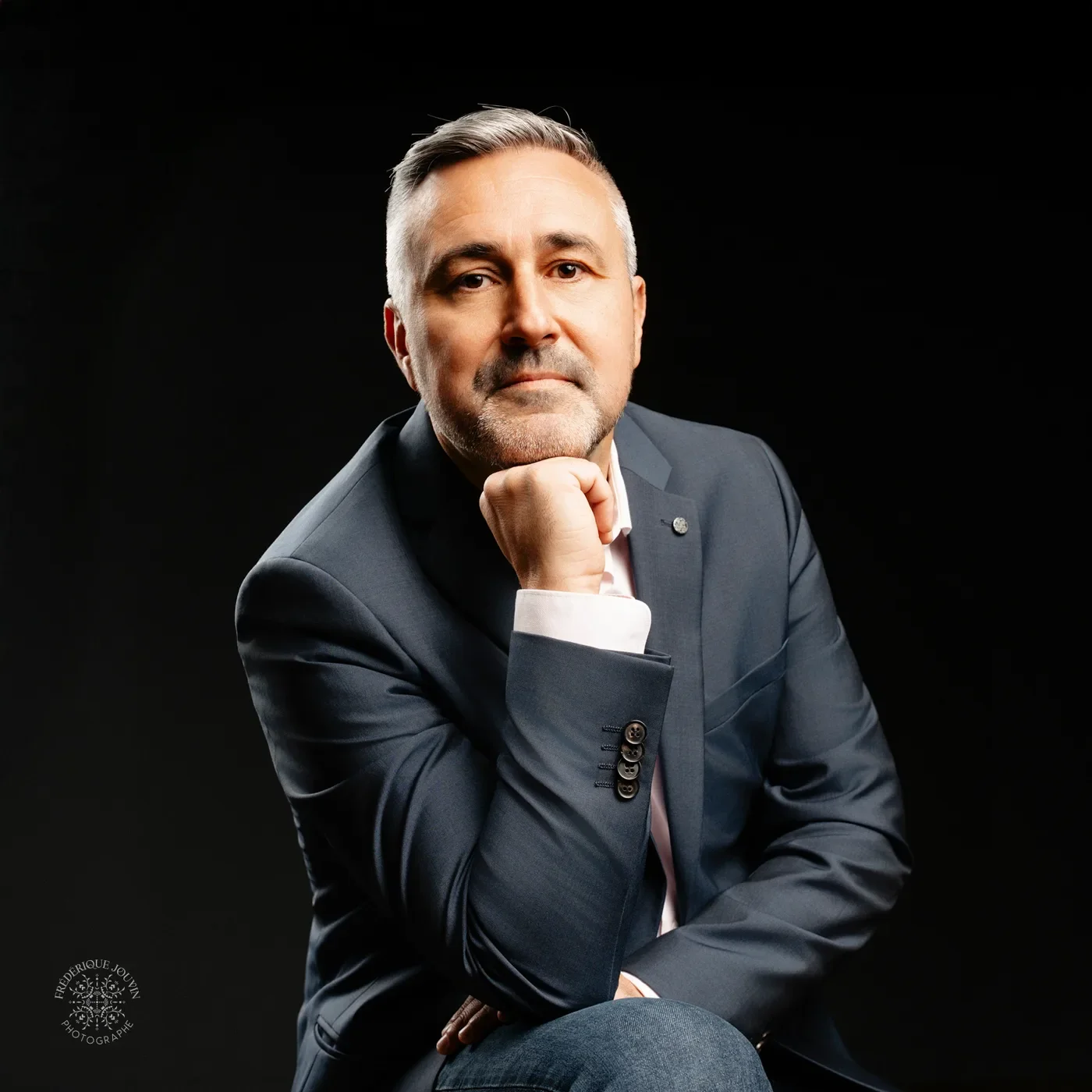 Jerome Viro, conférencier mentaliste aux 80 brevets et ancien CTO, disponible pour vos conférences, team building et événements executive.